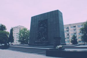 Monumento a los Héroes del Gueto | Que ver en Varsovia