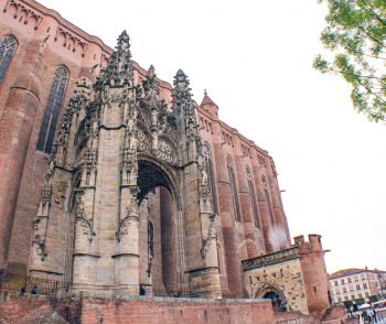 Catedral de Santa Cecilia entrada lateral