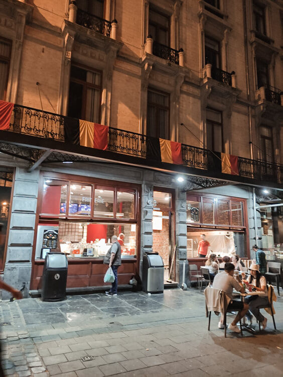 Fritaland - Comer patatas fritas en Bruselas