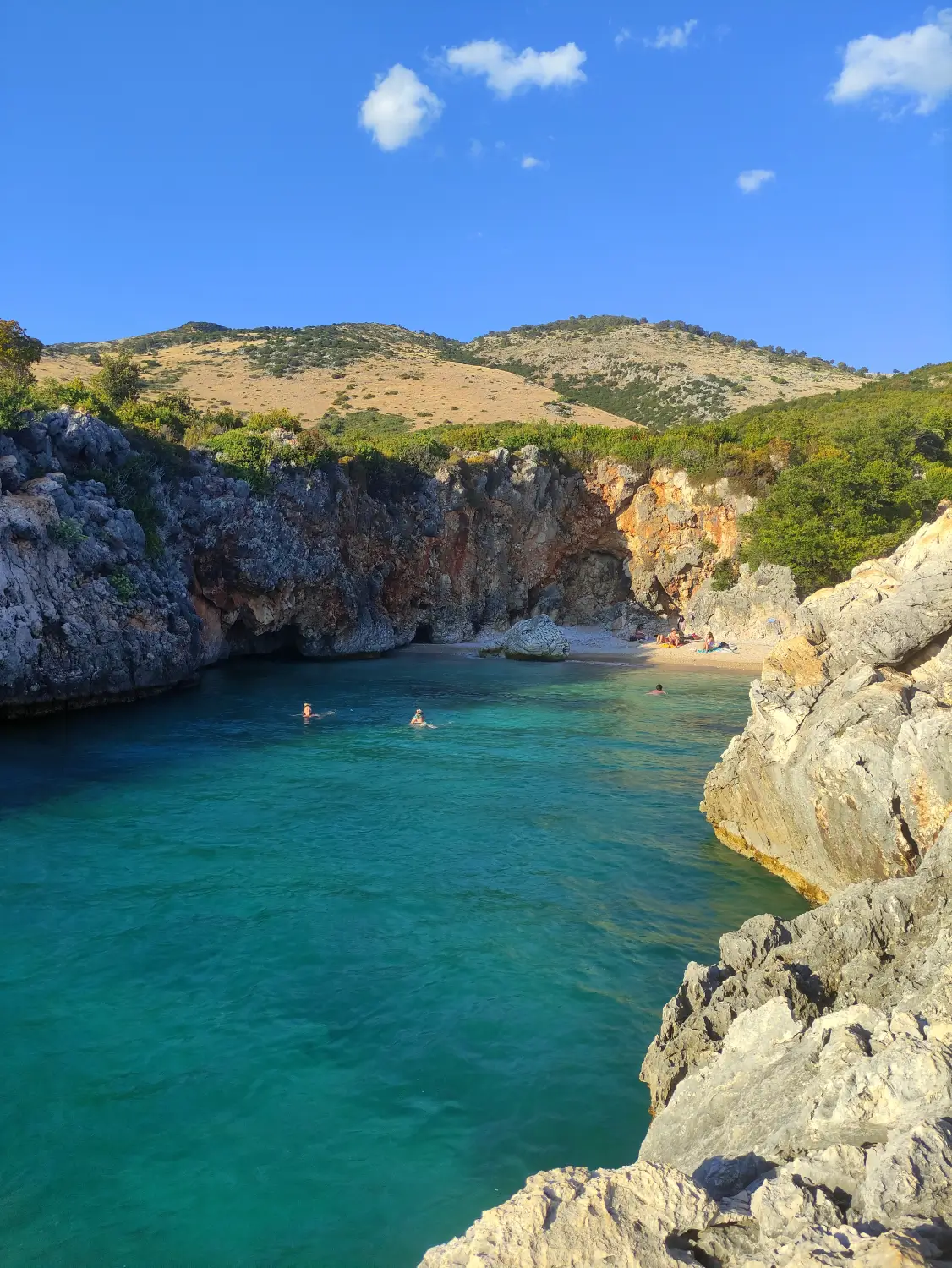 Gjiri Akuarium - Playas de la riviera albanesa